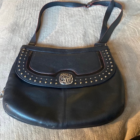 Just 2 Sisters sharing our bags and yours 👛 👛👛Let’s have some fun 🤩 - Picture 6 of 10